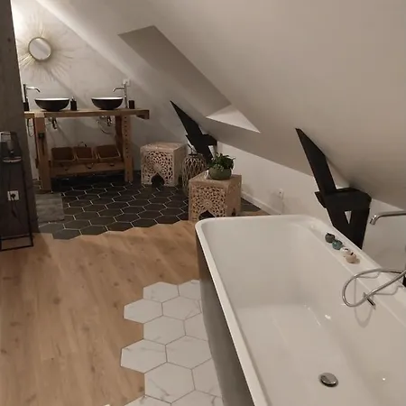 Tam's Zolder Bed & Breakfast 3*