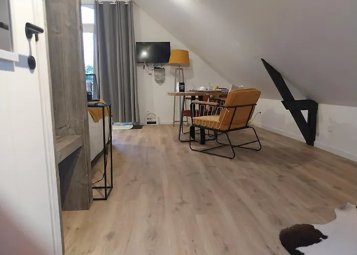 Tam's Zolder Bed & Breakfast 3*